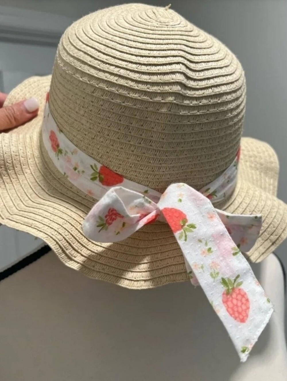 Joie Kids NWT Girls' Straw Sun Hat with Pink Strawberry Bow.